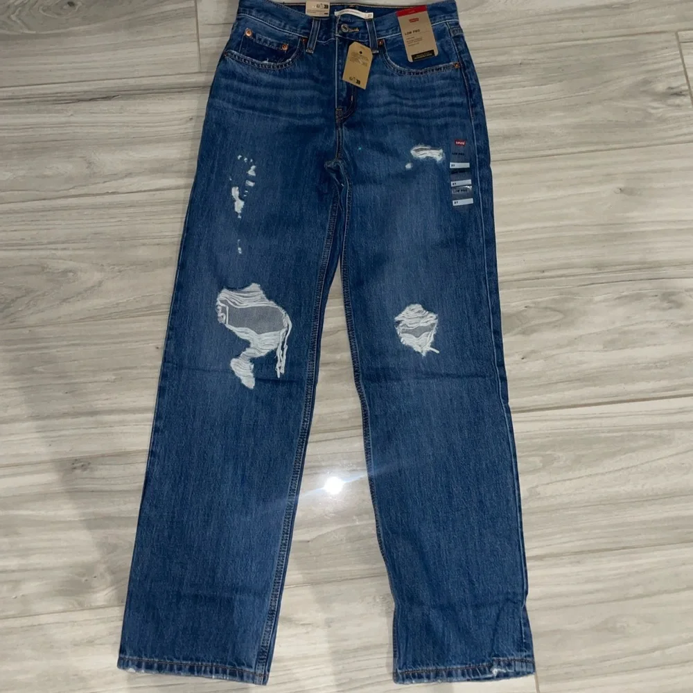SOLD✨Levi’s low pro jeans - Picture 3 of 8